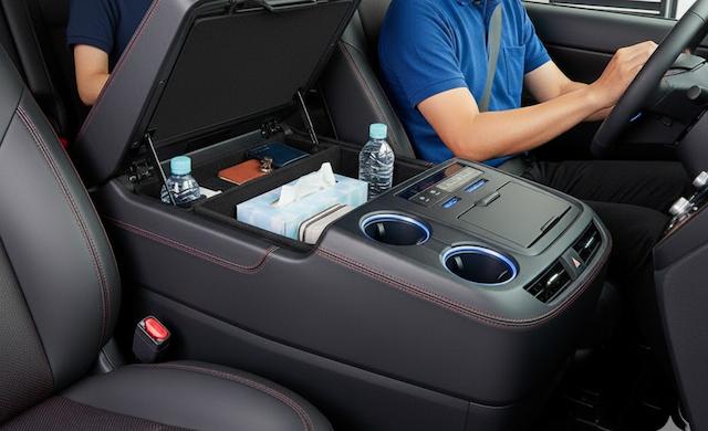 収納力を高めるコンソールボックス